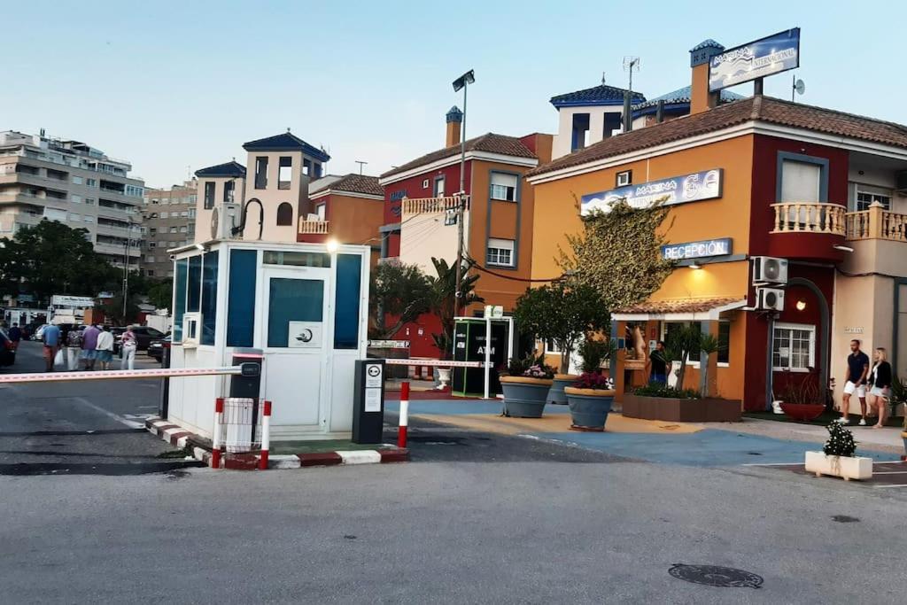 Appartamento Adventure Harbour Torrevieja Esterno foto